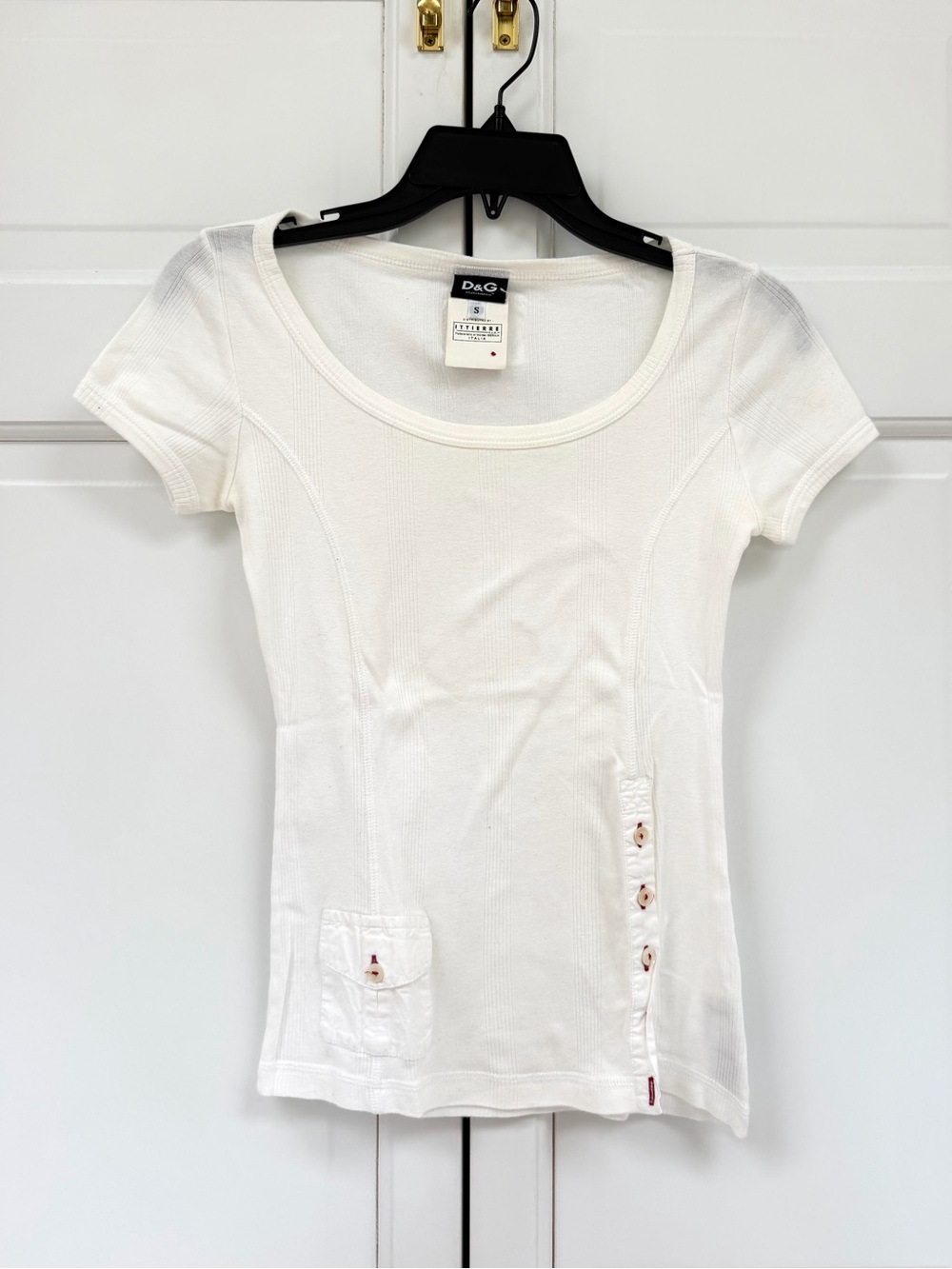 Dolce & Gabbana Cream Scoop Neck Short Sleeve Tee with Side Button Detail